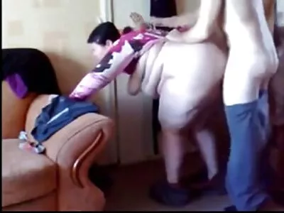 MILF લેસ્બિયન આંગળીઓ અને જીભથી એકબીજાને ખુશ કરે છે