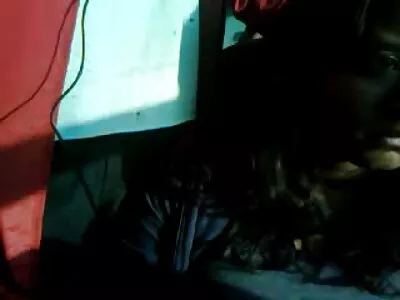 સામાન્ય સેક્સમાં નિરાશ યુવક માણસ સાથે ગુદા BDSM જોડાણ કરવાનો પ્રયાસ કરે છે