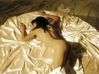Busty ગ્રંથપાલ એક શિંગડા વિદ્યાર્થી દ્વારા ડેસ્ક પર મારવામાં આવે છે