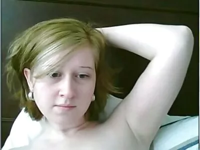 Cutie સંપૂર્ણ blowjob સાથે ભાગીદારની મજાને ખુશ કરે છે